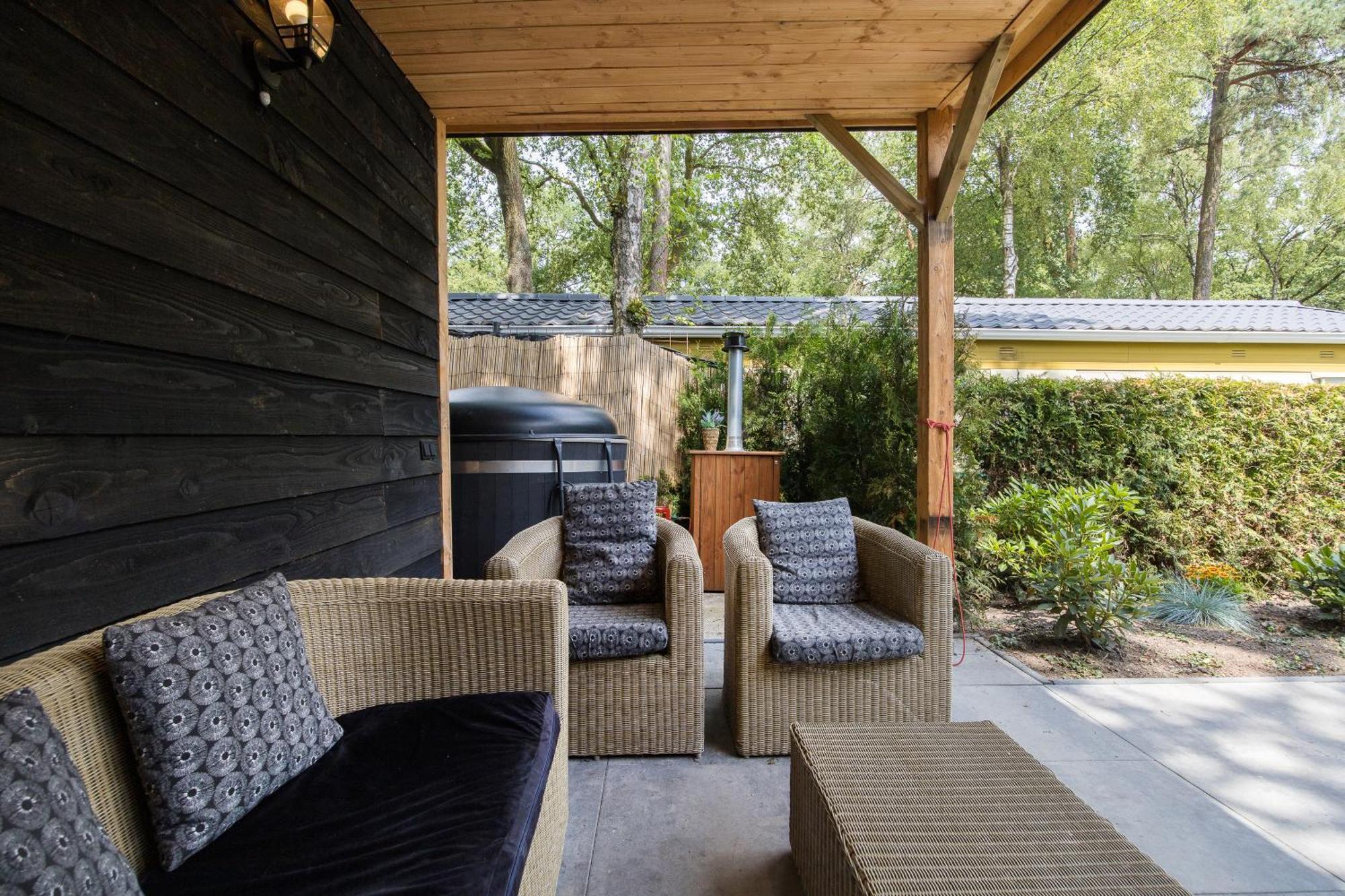 Veluwe Hoenderloo Luxury Chalet With Private Sauna And Hot Tub - Swimming Pool Tennis Court Supermarket Bowling Alley Theatre And Entertainment For Children Exteriör bild