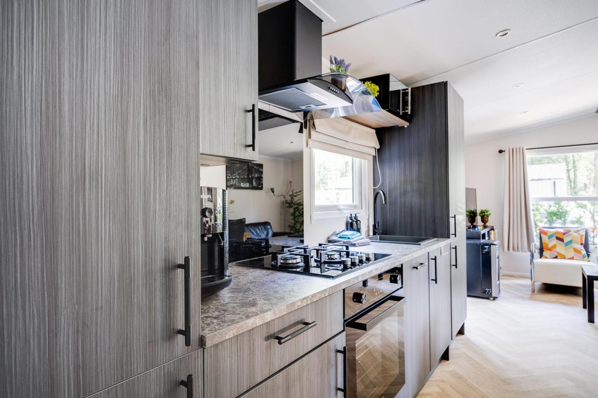 Veluwe Hoenderloo Luxury Chalet With Private Sauna And Hot Tub - Swimming Pool Tennis Court Supermarket Bowling Alley Theatre And Entertainment For Children Exteriör bild