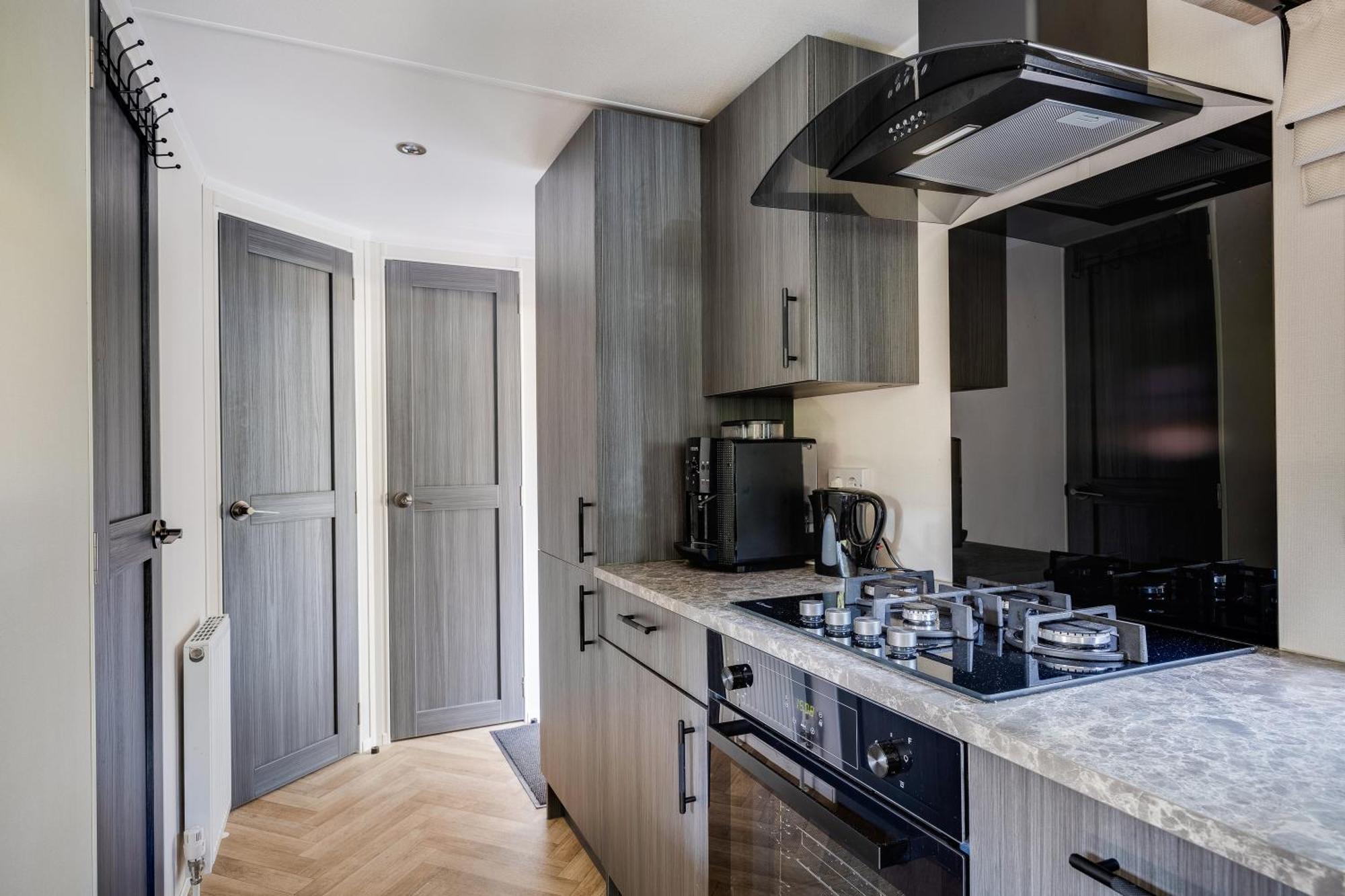 Veluwe Hoenderloo Luxury Chalet With Private Sauna And Hot Tub - Swimming Pool Tennis Court Supermarket Bowling Alley Theatre And Entertainment For Children Exteriör bild