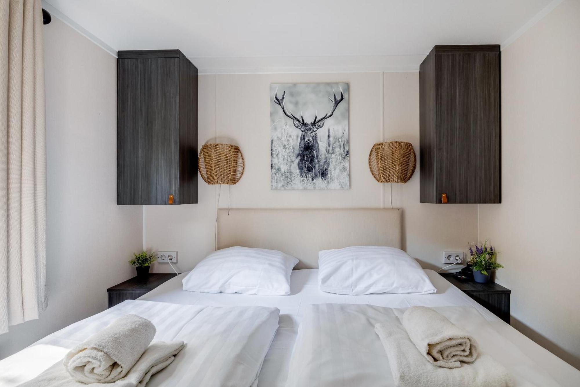 Veluwe Hoenderloo Luxury Chalet With Private Sauna And Hot Tub - Swimming Pool Tennis Court Supermarket Bowling Alley Theatre And Entertainment For Children Exteriör bild