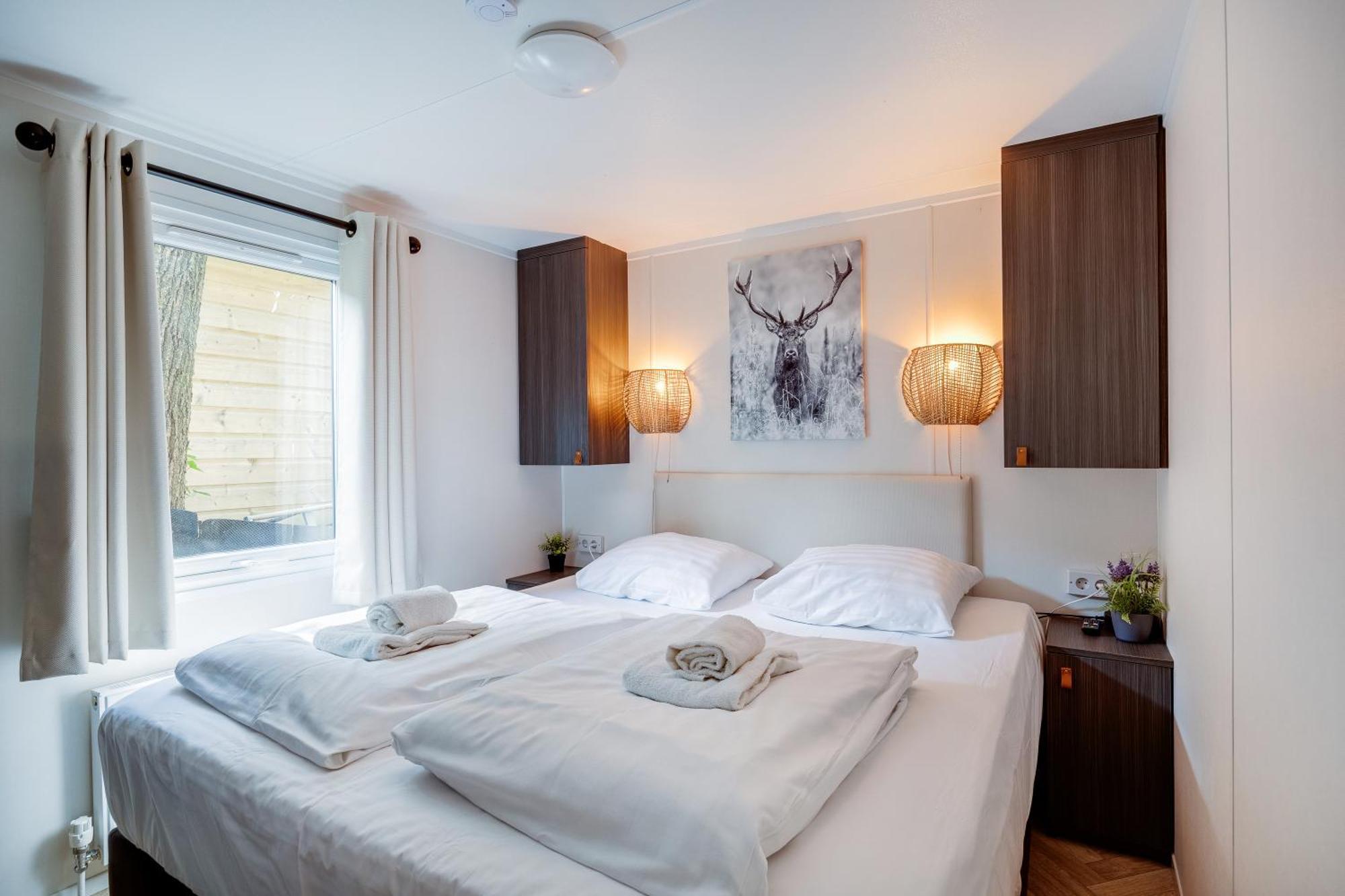 Veluwe Hoenderloo Luxury Chalet With Private Sauna And Hot Tub - Swimming Pool Tennis Court Supermarket Bowling Alley Theatre And Entertainment For Children Exteriör bild